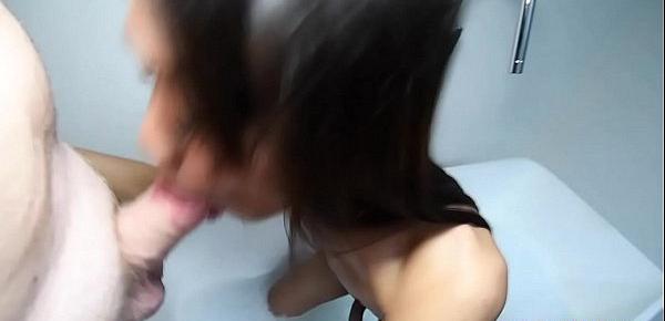  Amateur Thai transsexual Benz sucking dick